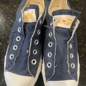 Converse all stars ⭐️⭐️ Navy lace less sneakers. Sz3